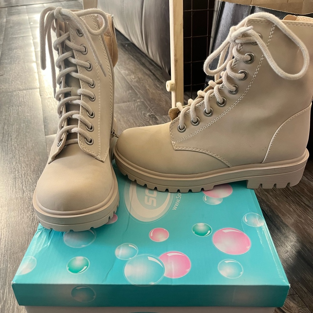 Nude zip up boots